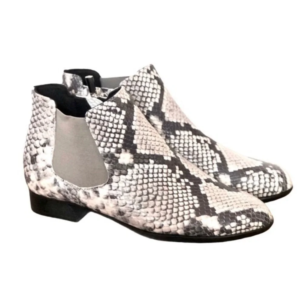 MUNRO Cate Grey Snake Print Leather Boots